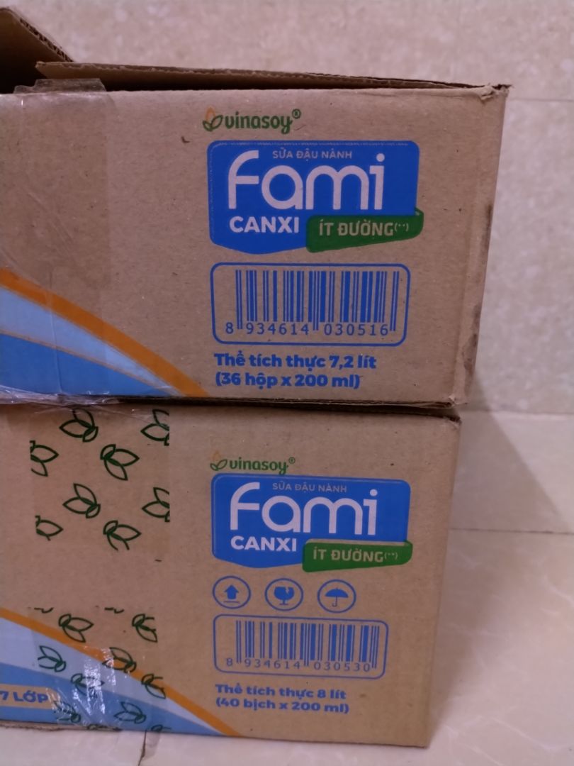 tiki gửi hàng là hai thùng sữa 
Một thùng đúng loại bịch là 40 bịch .Thùng còn lại vỏ thùng của dòng hộp 6 lốc nhưng trong lại bỏ 36 bịch.Rất tiếc khách ko quay video ngay từ đầu khi nhận để có bằng chứng , bây giờ tiki cãi bay như khách *** quỵt 4 bịch sữa.Đơn hàng đã thanh toán trước lại nặng ko nỡ để shipper hoàn về .