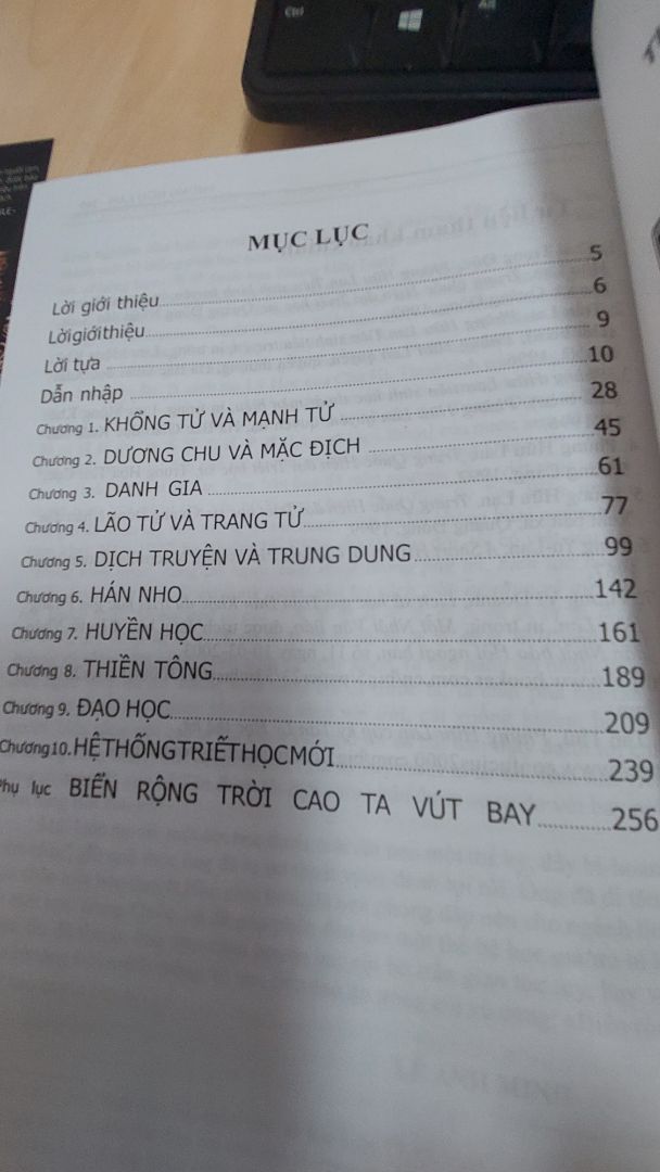 Phùng Hữu Lan vừa là nhà triết học vừa là một sử gia triết học Trung Quốc. Học thuật của ông có thể tóm tắt trong câu đối “ Tam sử luận cổ kim, Lục thư kỷ Trinh Nguyên”.            
Về phương diện lịch sử triết học, bộ Tam sử: Trung Quốc triết học sử, Trung Quốc triết học giản sử và Trung Quốc triết học tân biên.
Về phương diện triết học, bộ Trinh Nguyên lục thư : Tân lý học, Tân sự luận, Tân thế huấn, Tân nguyên nhân, Tân nguyên đạo và Tân chi ngôn.
Tinh thần triết học Trung Quốc – hay Tân nguyên đạo tóm tắt dòng chủ lưu của Triết học Trung Quốc dùng làm nền tảng cho bộ sách Trinh nguyên lục thư trình bày hệ thống tư tưởng mới của Phùng Hữu Lan.
Ra đời sau “ Trung quốc triết học sử” nên Tân Nguyên Đạo có nhiều ý kiến mới mẻ bổ sung cho bộ Trung Quốc Triết Học Sử.
Một ấn phẩm đáng chú ý cô đọng về lịch sử triết học Trung Quốc.