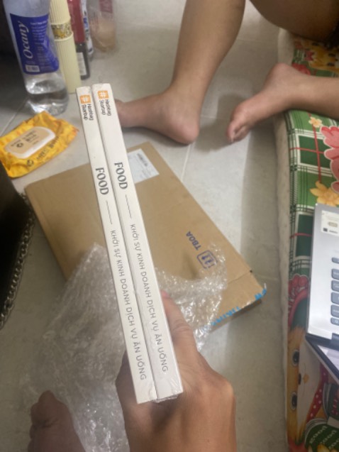 Có đặt bookcare cho sách nhưng mở ra lại không có. Nhưng lại trừ bookcare của khách