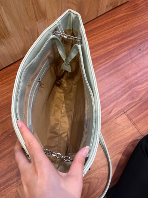 Nhìn xem ghiền chưa form to nhưng lên chuẩn đẹp mẫu này mang đi chơi đi làm đều thoải mái nha mí bà ní yêu xinh dã mang luôn ý da mềm mại nữa shop 10đ