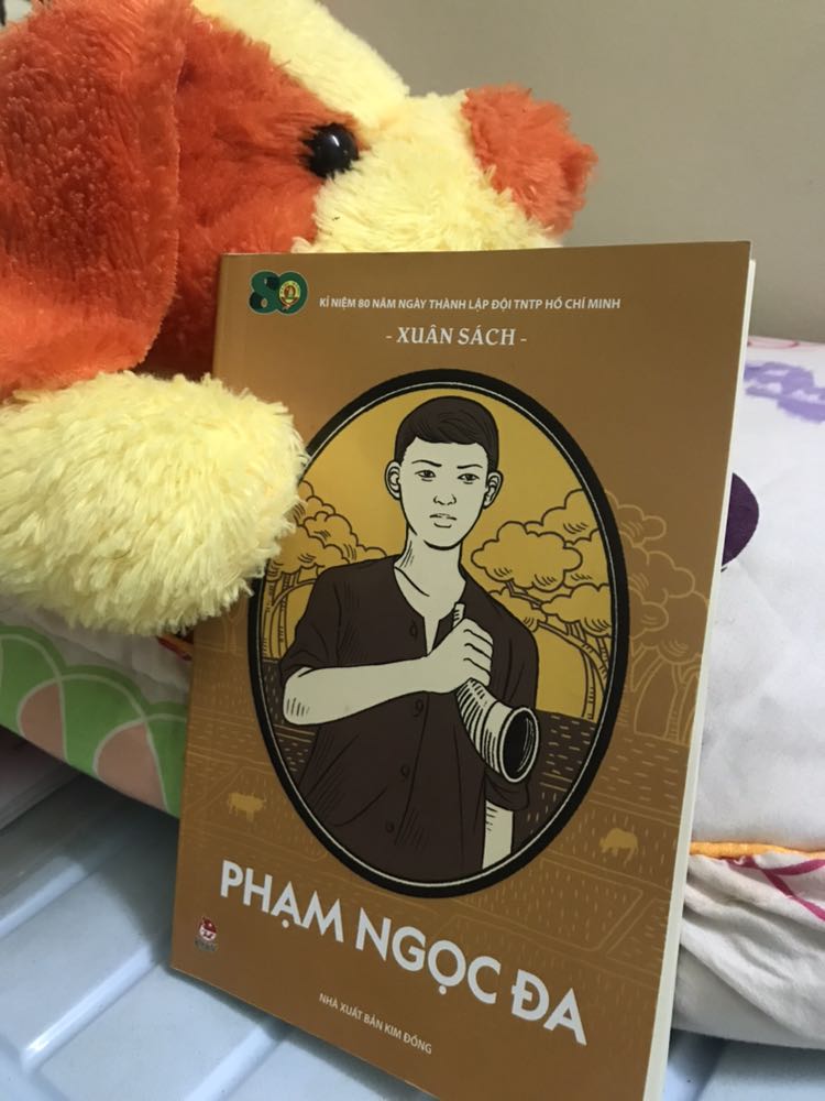 Kim Đồng tái bản mấy cuốn sách rất hay và ý nghĩa.  Chất lượng nên mua nhé.
Nội dung hay, mang tính lịch sử và văn hoá . Giao hàng khá nhanh, mua lúc giảm giá nên hài lòng .