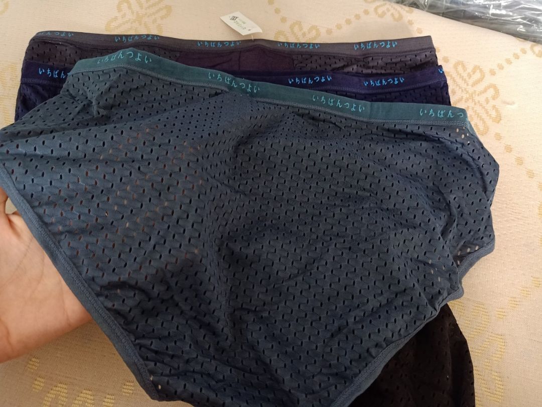 Tôi rất bất ngờ với thư cảm ơn này của shop. Tôi thấy shop bán hàng rất có tâm. Tôi không quan tâm nhiều đến size, tôi mua dựa trên thông số shop đưa ra, chồng tôi 78 kg  thấy mô tả để size XXL nên tôi mua luôn. Chồng mặc rất vừa. Vải rất mềm và mát, phù hợp mùa hè. Đơn hàng này tôi mua 3 san phẩm vừa ý hết. Cảm ơn tiki nhiều Tôi rất bất ngờ với thư cảm ơn này của shop. Tôi thấy shop bán hàng rất có tâm. Tôi không quan tâm nhiều đến size, tôi mua dựa trên thông số shop đưa ra, chồng tôi 78 kg  thấy mô tả để size XXL nên tôi mua luôn. Chồng mặc rất vừa. Vải rất mềm và mát, phù hợp mùa hè. Đơn hàng này tôi mua 3 san phẩm vừa ý hết. Cảm ơn tiki nhiều