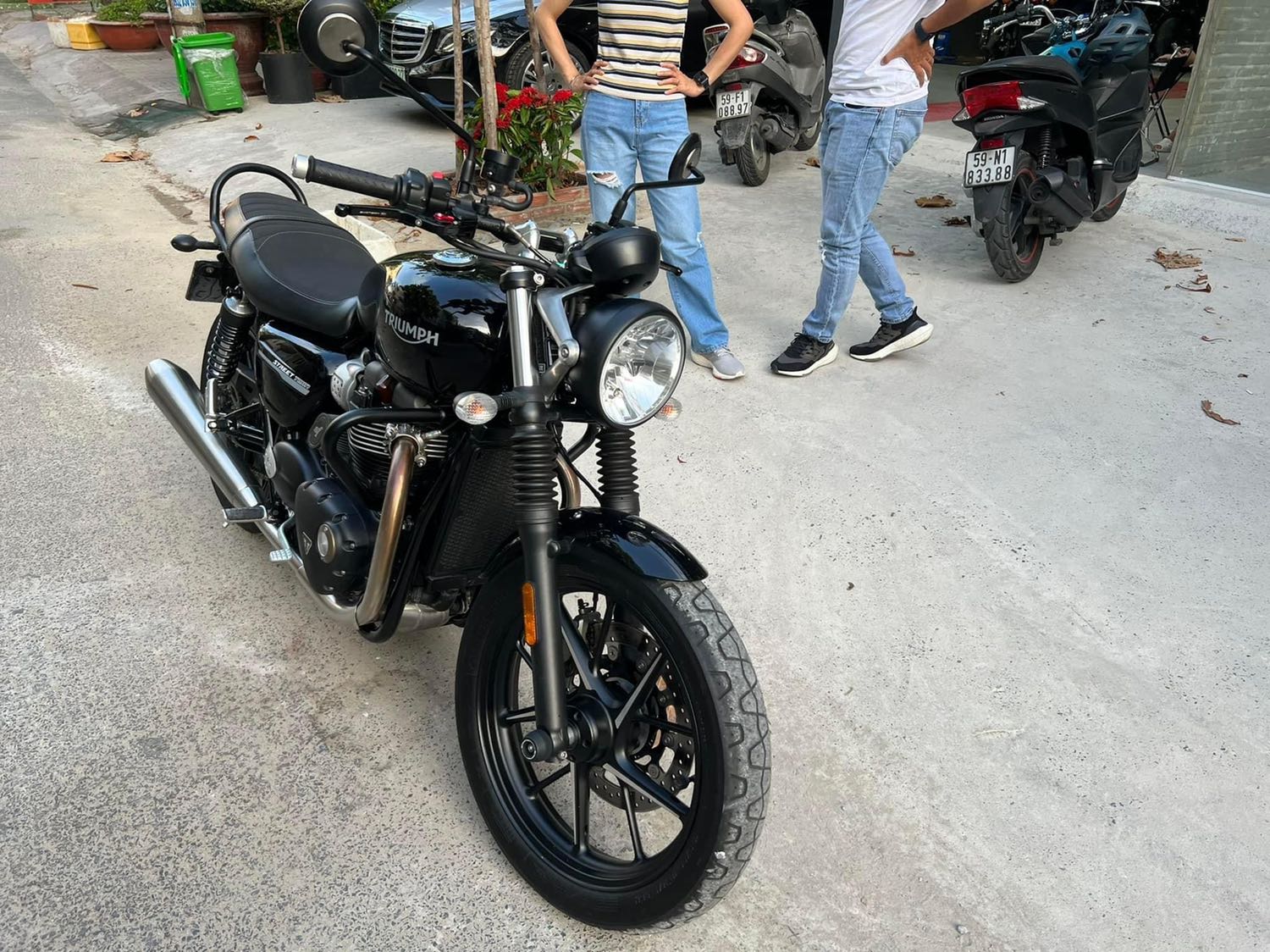 Sản phẩm xài tạm ổn, mau nóng, xài hoài k thấy con muỗi nào chết 😭