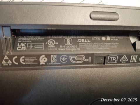 Đặt mua mã 5221, lại giao mã 3121 nhưng vẫn đóng hộp 5221. Hộp thì méo mó, cũ kỹ, vàng ô cả ra. Pin cũng ko có đi kèm trong khi combo này chính hãng của dell luôn có 3 pins (dell có cả video khui hàng combo này luôn)

Có dấu hiệu *** đảo.