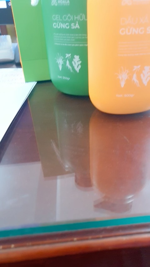 Shop tư vấn nhiệt tình, lần đầu tiên mình sử dụng dầu gội kiểu hữu cơ như thế này, vì tóc mình đã sử dụng quá nhiều hóa chất, kết hợp cả gội và xả sử dụng sẽ thích hơn rất nhiều Shop tư vấn nhiệt tình, lần đầu tiên mình sử dụng dầu gội kiểu hữu cơ như thế này, vì tóc mình đã sử dụng quá nhiều hóa chất, kết hợp cả gội và xả sử dụng sẽ thích hơn rất nhiều