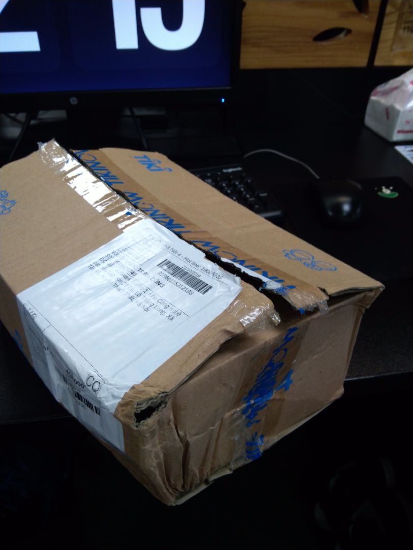 Mình vừa nhận được đơn hàng. Thời gian giao hàng nhanh hơn dự kiến. Tuy nhiên việc đóng gói sản phẩm khi vận chuyển quá sơ sài ( không biết có phải vì vỏ hộp bằng nhựa hay không), vỏ hộp méo mó. Bọc chống xốc kiểu cho có. Rất may lần này k ảnh hưởng gì đến sản phẩm.