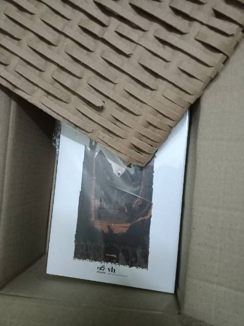 Đặt hàng giao siêu nhanh, sách còn mới và nguyên vẹn, sách được tái bản năm 2022, đằng sau mỗi cuốn đều có bản đồ giống như nhau, nội dung thì không cần phải bàn rồi, được dựng thành phim luôn, cảm ơn Tiki vì sản phẩm này.