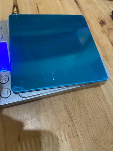 Mặt cân bị lỗi hay sao đó, nó cứ lỏng lẻo và lệch lệch. Hơn nữa k đặt gì lên cũng hiện số G. Shop có đổi sang cái khác được không? Chứ như vậy thì không thể sử dụng được.