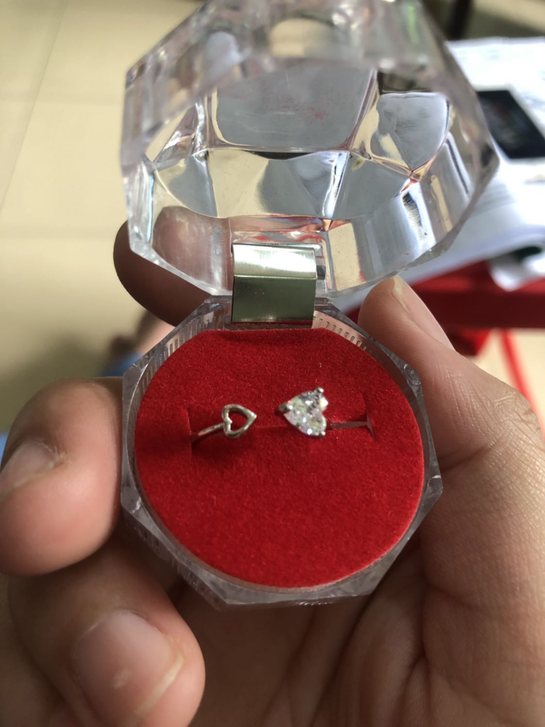 Mình mua mẫu 1 thế nhưng lại nhận được 1 mẫu hàng khác hoàn toàn