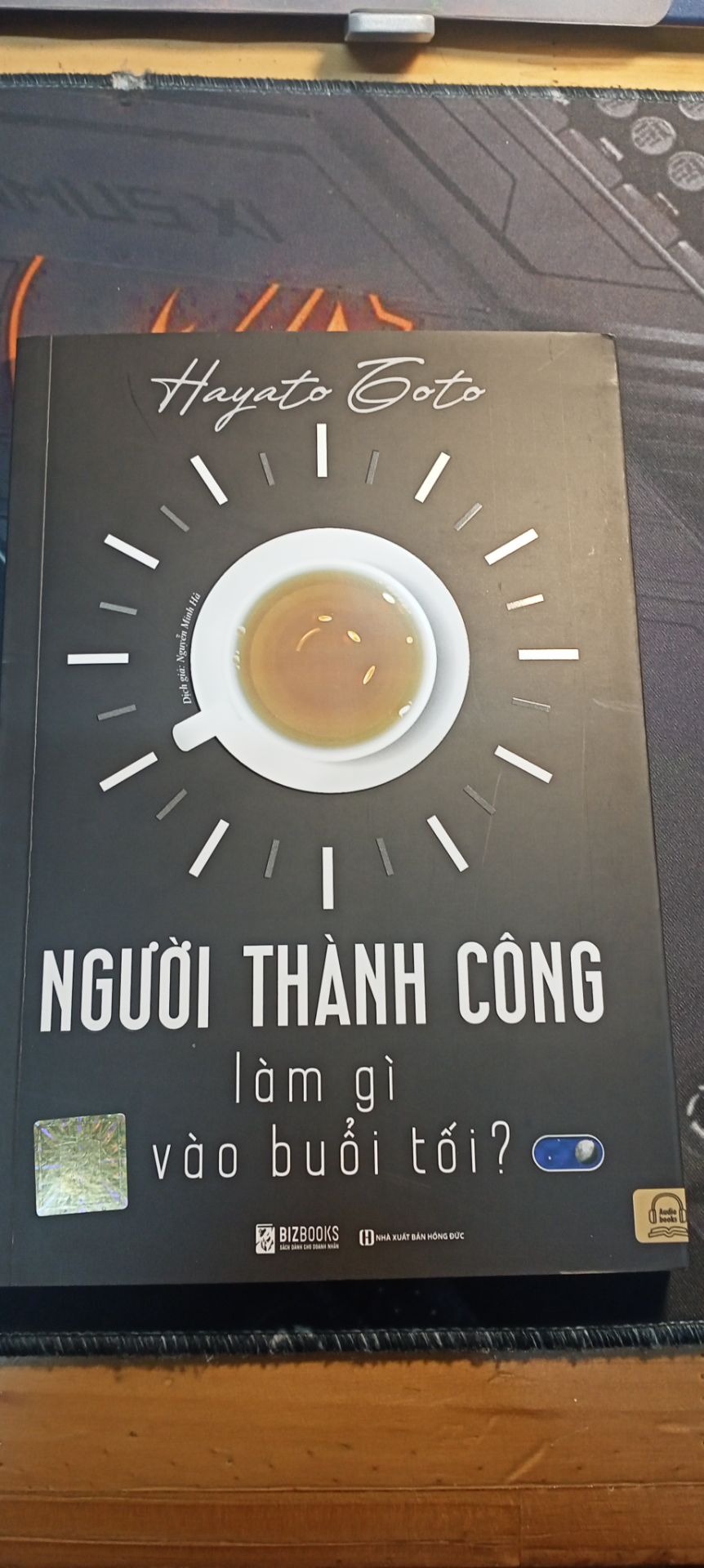sách giao rất nhanh, đẹp bọc kĩ, nên mua để đọc nhé