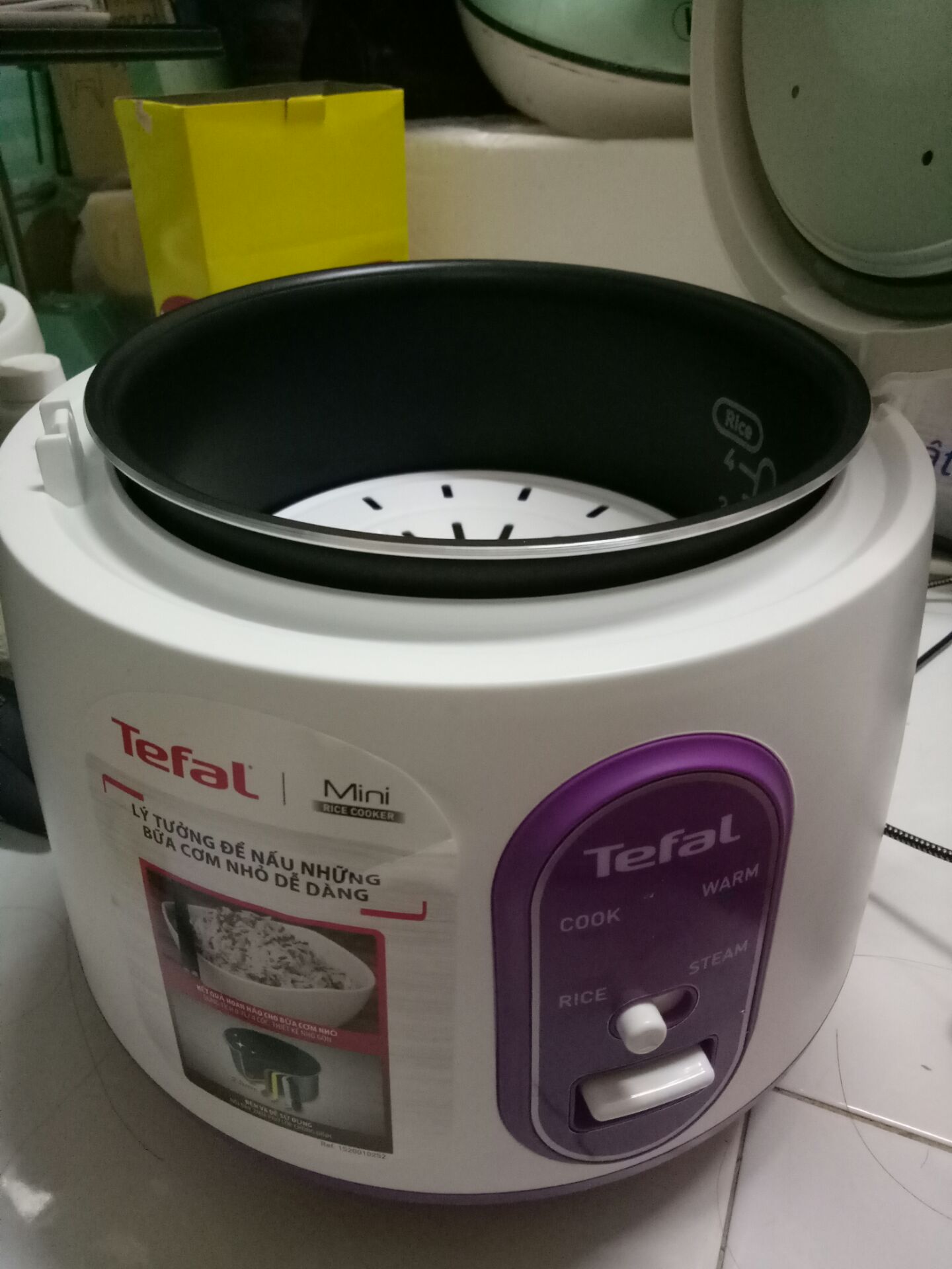 mặc dù nồi không có chỗ hứng nước đọng nhưng những phần khác ổn. lòng nồi dày, phần đáy hình lưới nổi nên phải nhẹ tay. nấu cơm ngon. giao hàng mùa dịch nên khá lâu, quá ngày hẹn mới có hàng