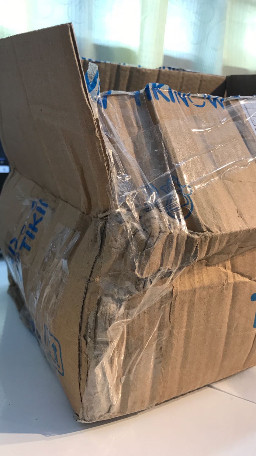 Đó giờ tiki làm việc rất ổn, tự nhiên hôm nay các sách mình đặt lại bị hư mất góc, là một người thích đọc sách và trân quý từng quyển sách như mình thấy không hài lòng. Mình không biết những lần sau sẽ như thế nào chứ mình đang consider lại về phía giao hàng. Chất lượng sách thì không có gì hết nhưng mình thật sự buồn!!