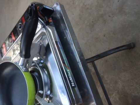 Bep thi đep ,nhung ko hieu sao moi lan minh bat phải 3-4 lần bếp mới cháy