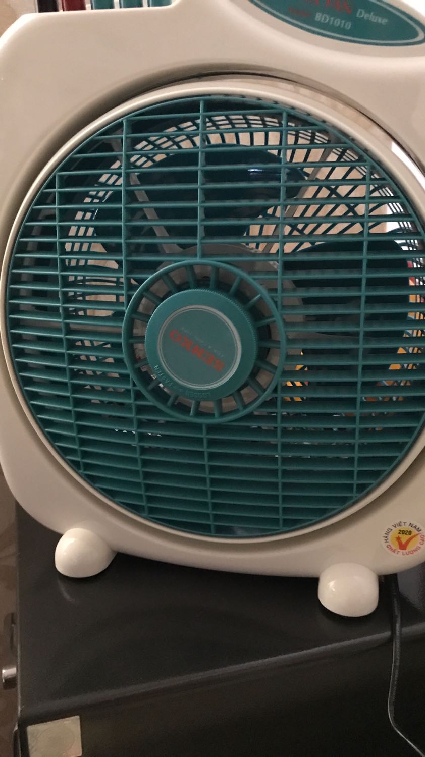 Quạt chạy êm , giá rẻ . Đặt quạt 6 cánh mà shop giao 3 cánh .