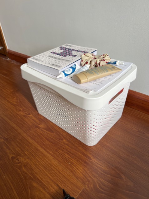 Chất lượng tốt, không có loại lớn hơn để mua, nắp dạng rộng giở lên đậy xuống, không khó mở như nắp hộp 🤔