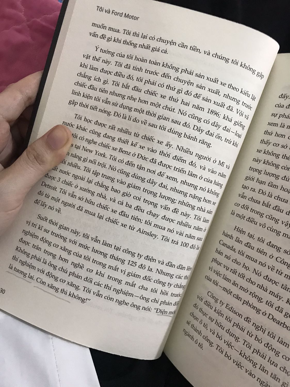 Vốn là một người không hiểu biết nhiều về kinh doanh, kinh tế nhưng mình đọc cuốn này vào cảm thấy được mở mang đầu óc rất nhiều, học hỏi được cái nào là quan trọng, là cốt lõi của 1 doanh nghiệp. Nếu bạn đang tìm động lực để có thể start up thì đây là cuốn sách khá hay!!! Các bạn nên có 1 cây bút chì bên cạnh vì bạn sẽ phải gạch chân khá nhiều đó, đọc mở mang lắm