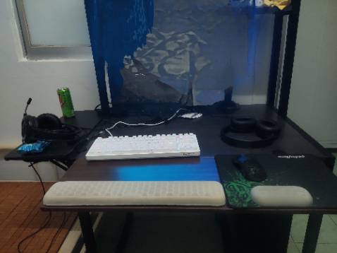 Đóng gói đẹp, đầy đủ, chất lượng tốt, chỉ có nhược điểm là ko xoay theo chiều dọc dc, chỉ xoay ngang, có thể do trục cứng quá.