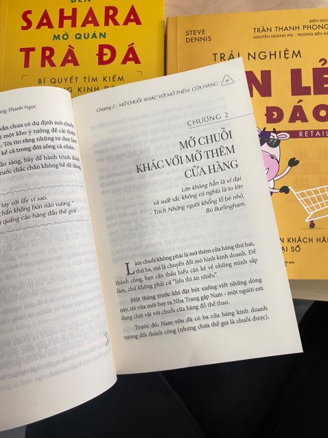 Biết tác giả Phùng Thanh Ngọc và Minh Phan đã lâu. Hai anh là người làm nghề thật sự, tận tâm và chuyên nghiệp. Đây là bộ sách nhiều case study thực tế, dễ đọc, dễ hiểu dễ áp dụng. Kèm theo quyển Trải Nghiệm Bán Lẻ Độc Đáo rất giá trị, giúp đổi mới sáng tạo - xây dựng những cửa hàng ấn tượng. Tóm lại, ai muốn Nhân Chuỗi thành công, có những cửa hàng đắc địa, độc đáo hãy mua ngay bộ này nghenn
