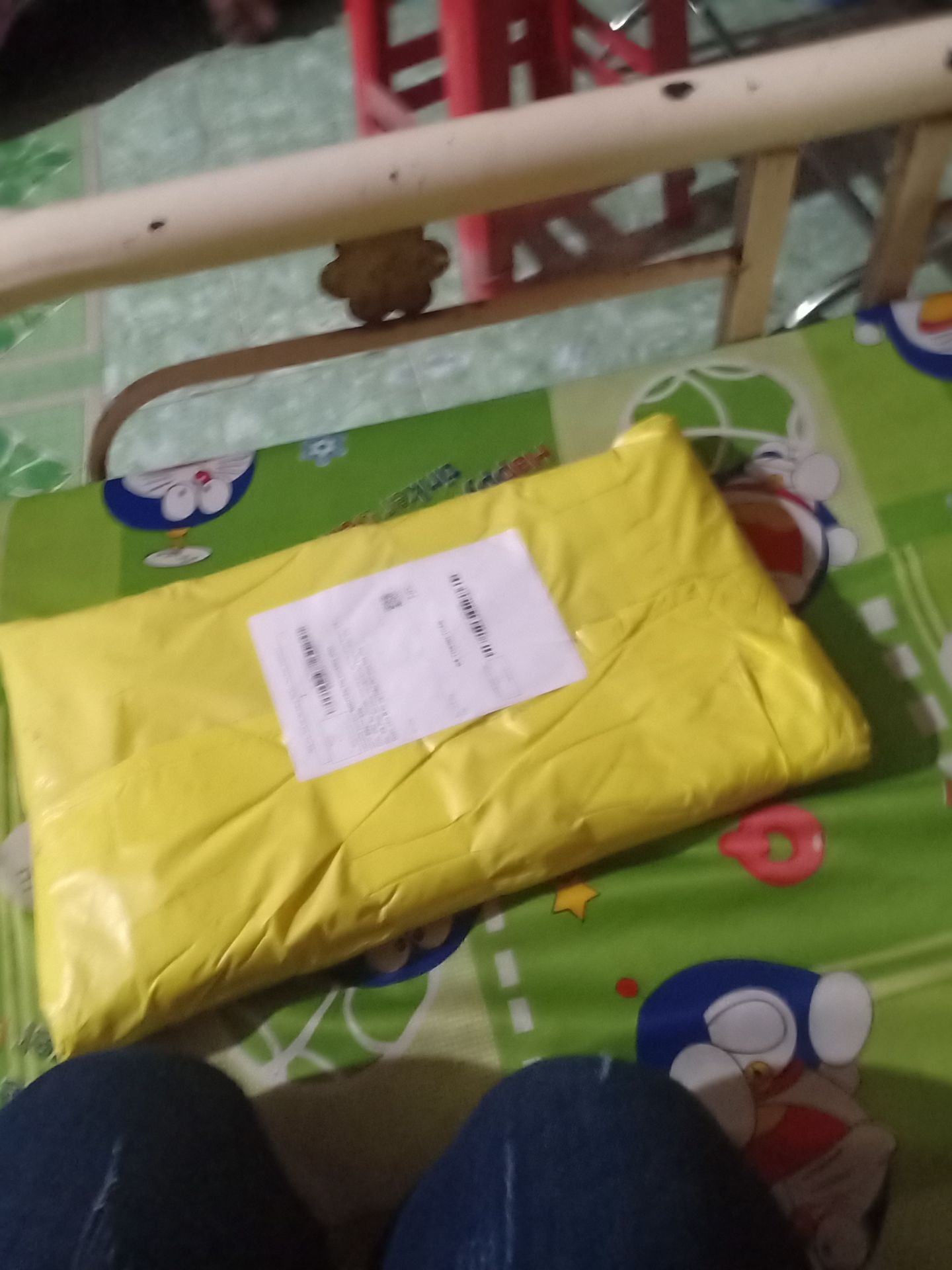 đóng gói rất rất là kĩ luôn ý, mở tầng tầng lớp lớp đóng gói ra nhìn hộp màu nguyên vẹn đẹp mắt mà sướng hết cả người, muốn đem đi cất không dám xài vì quá đẹp, xem hình tưởng nó nhỏ nhưng mà rất lớn, màu khá mịn, rất mê ?? nhận hàng trước 2 ngày dự kiến luôn, anh giao hàng cũng rất thân thiện nữa. nói chung là siêu hài lòng