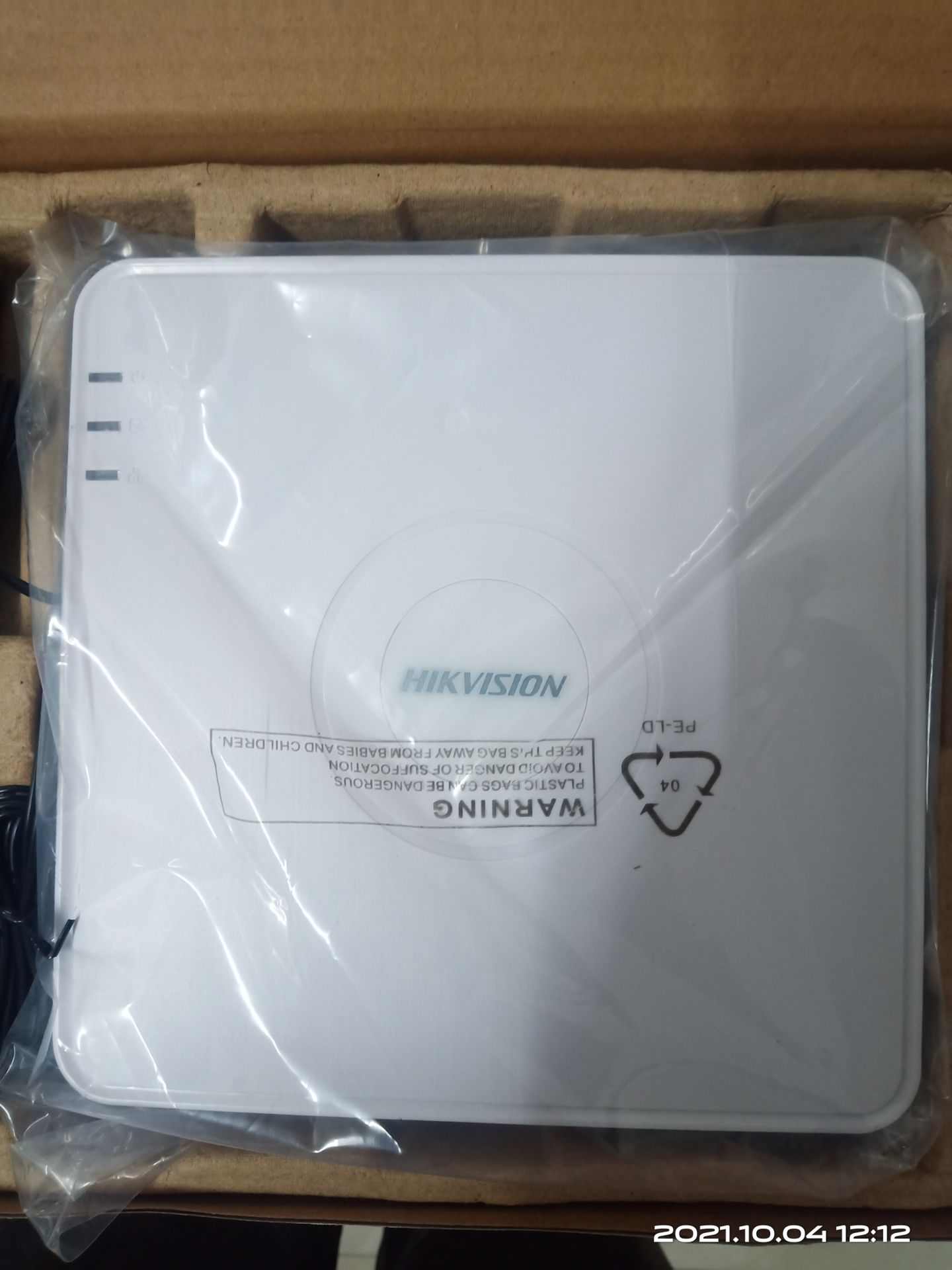 shop giao hàng không đúng hàng mình đặt.  Yêu cầu giao đúng hàng đã đặt. 
Không nên giao hàng tắc trách kiểu này
Thời gian chờ nhận hàng đã lâu,  cộng thêm cách làm vô ý thức kiểu này thì ai tin tưởng