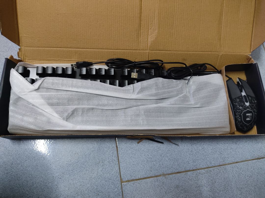 tưởng ko có chuột ko ngờ ở trong ! giao hàng nhanh trước 1 ngày chất lượng rất ok ! cám ơn shop 5sao