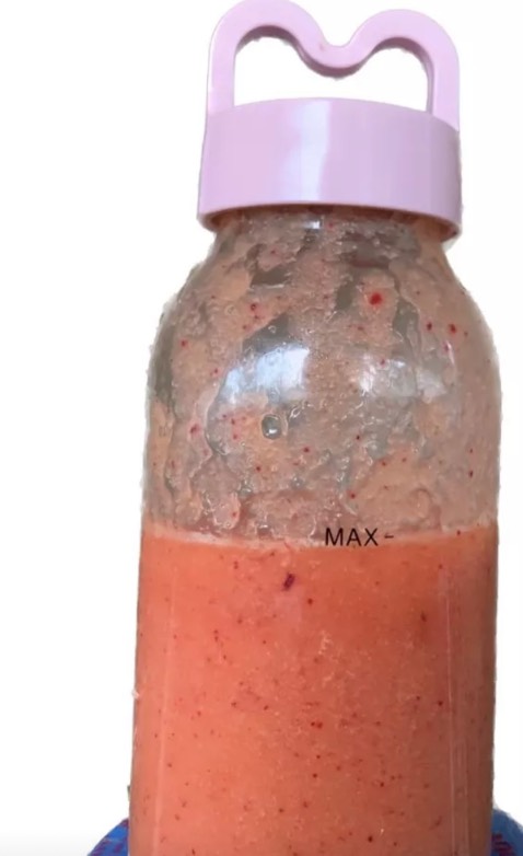 Máy xay okela. Shop giao hàng nhanh đóng gói cẩn thận. Máy siêu đẹp siêu xinh. Giá rẻ nên mua ạ. 😘😘