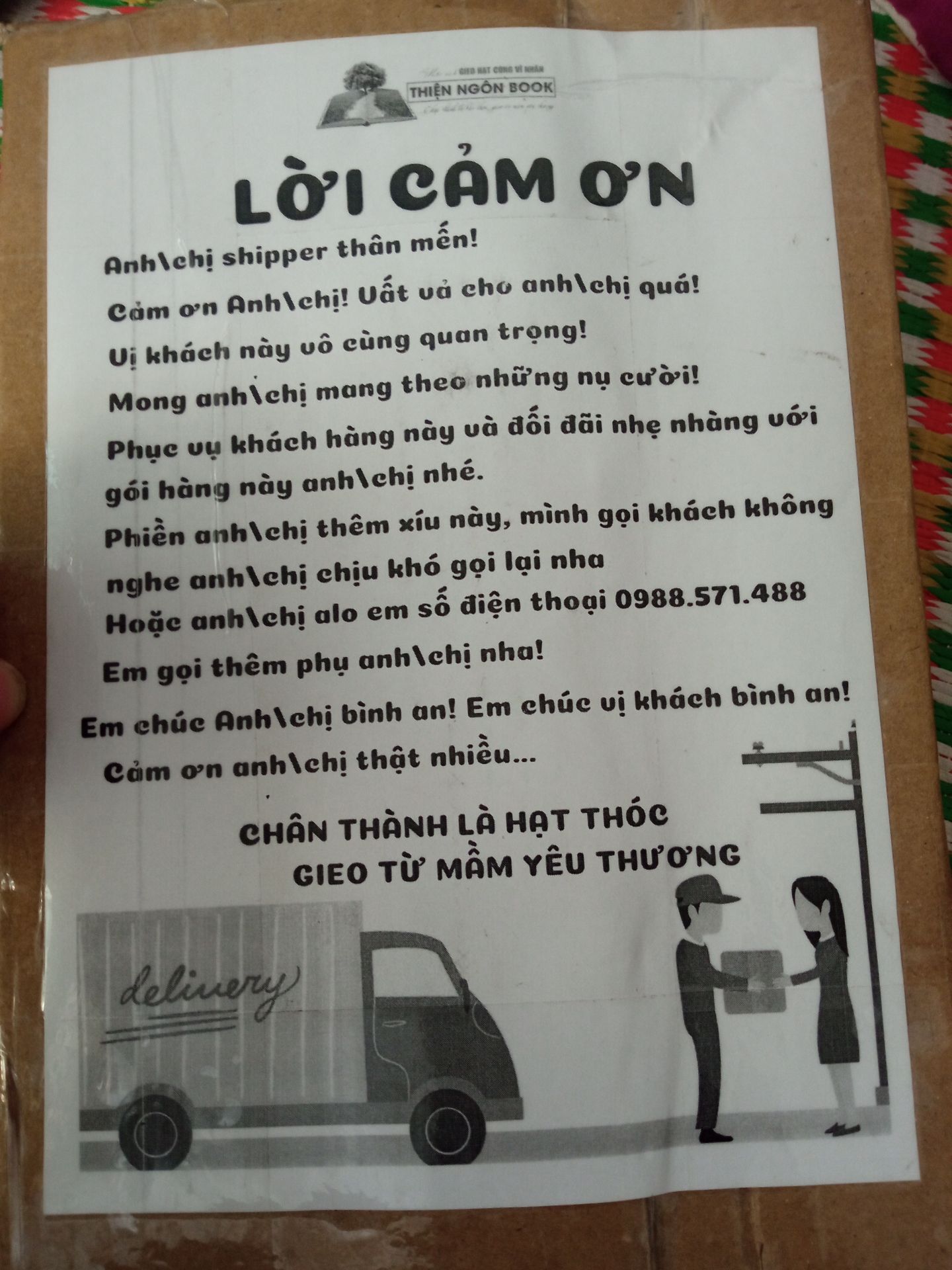 Sách mỏng dễ đọc cho trẻ, có những câu hỏi nhỏ để trẻ học cách tư duy.Những câu chuyện của các vĩ nhân sẽ góp phần xây dựng nhân cách cho trẻ. Chúng ta có thể chi cả triệu mua quần áo cho con trẻ thì không có lý gì những thứ quan trọng thế này lại không có trong nhà.