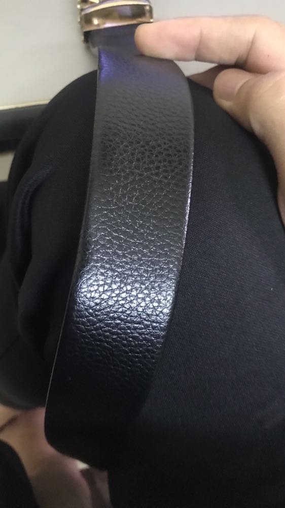 Đầu khoá đẹp và chắc chắn, dây da mềm, dài đeo không bị cứng. Dây da được may bo tròn, đường chỉ tỉ mỉ và chắc chắn.