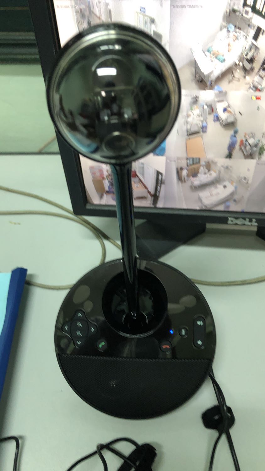 Nhận phải hàng lỗi chủ shop giới thiệu đến trung tâm bảo hành; hành cả buổi chiều chưa xong; hàng mới chính hảng mua bán thế này chán