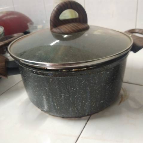 Rất tệ, bình thường mình mua rồi nghĩ là tốt cho nên không kiểm tra, mình rửa sạch và nấu ăn. Ai dè tới khi đậy nắp thì nắp không vừa, kênh hở rất là bực mình . mà cả 2 cái nồi như vậy luôn