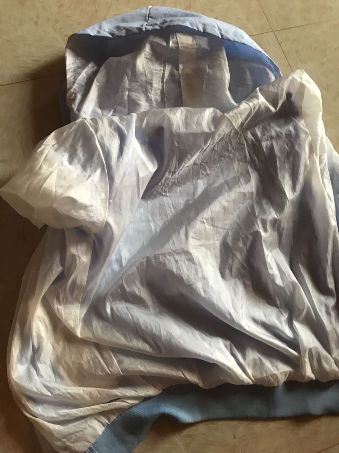 Chất liệu dởm cũng dơ nữa