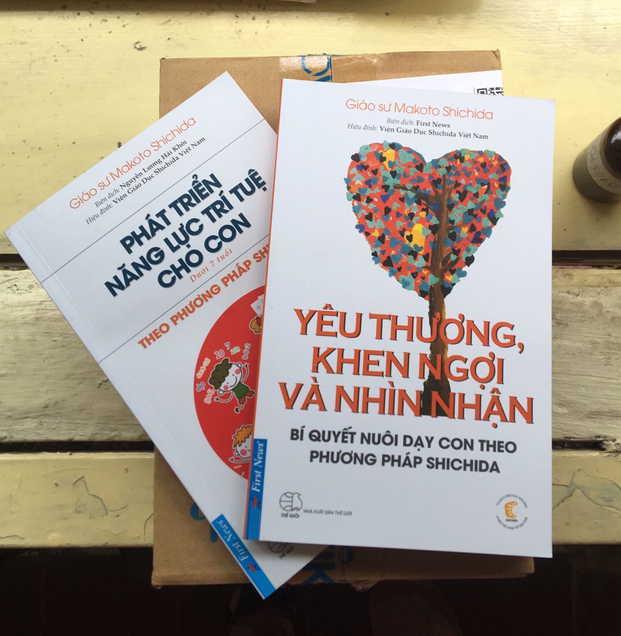 Trong số các pp nuôi dạy trẻ, mình cảm nhận pp Shichida có thiên hướng thuận tự nhiên hơn cả. Mình đặc biệt thích và muốn kích hoạt não phải theo pp này cho cả con và cha mẹ. Các bài thực hành cũng đơn giản và thú vị. Mình tin hiệu quả sẽ rất tốt.
Sách đẹp. Giao nhanh.