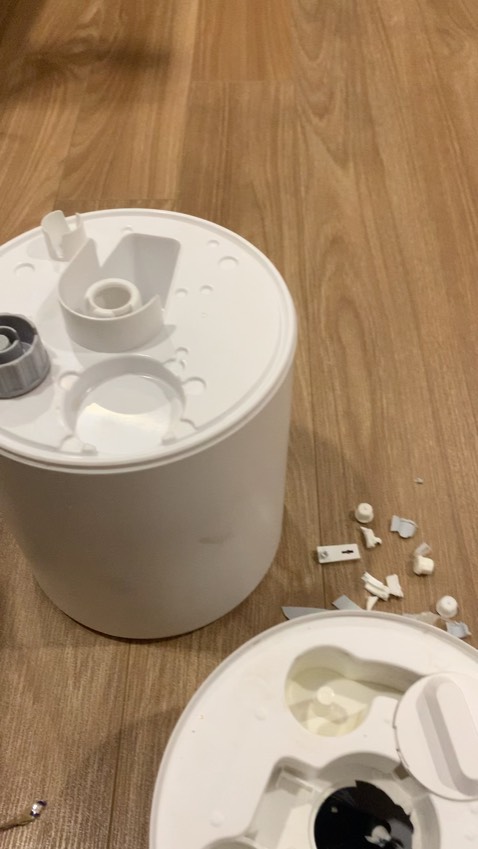 Hàng lỗi sản xuất, nước chảy lênh láng . Đã gửi trả Tiki ngày 4/9/2021. Ngày hôm nay tiki giao hàng, người nhà mở kiện mới biết hàng không được đổi trả do lỗi kỹ thuật mà tiki giao lại sản phẩm cũ vở tình trạng bị phá hỏng, vỡ.
Đề nghị Tiki nghiêm túc thực hiện cam kết khi bán hàng: đổi trả dễ dàng nếu sản phẩm bị lôic