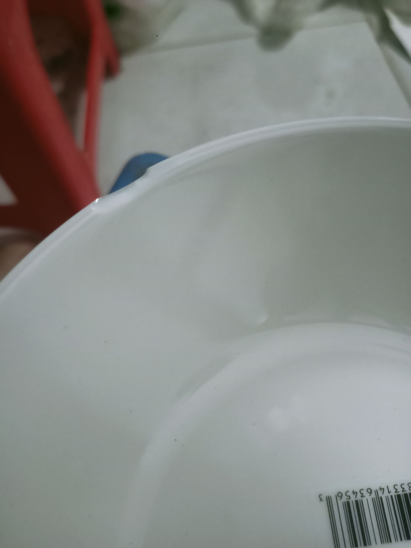 Nghĩ là sản phẩm tốt, nhà mình có con nhỏ, nên xài bị va đập leng keng thường xuyên. Nhưng chưa phát hiện điểm sứt mẻ nào. Quá trình tra tấn, sốc nhiệt với lò vi sóng và máy rửa chén mà em nó vẫn không hề hấn gì. Điểm trừ là shop dán tem chắc quá, banking soda không có tác dụng, phải tẩy bằng xăng. Nhà nào chỉ có xe điện hoặc không có nam nhi trong nhà là ức chế khủng khiếp.