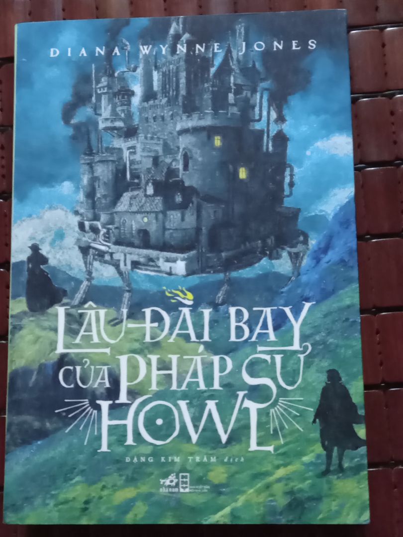 mua vì siêu siêu nghiền phim
nhưng nội dung của phim và sách thì ko giống lắm , khi đưa vào phim thì họ đã thêm bớt vài chi tiết nên khi đọc truyện thì thấy hơi lạ.