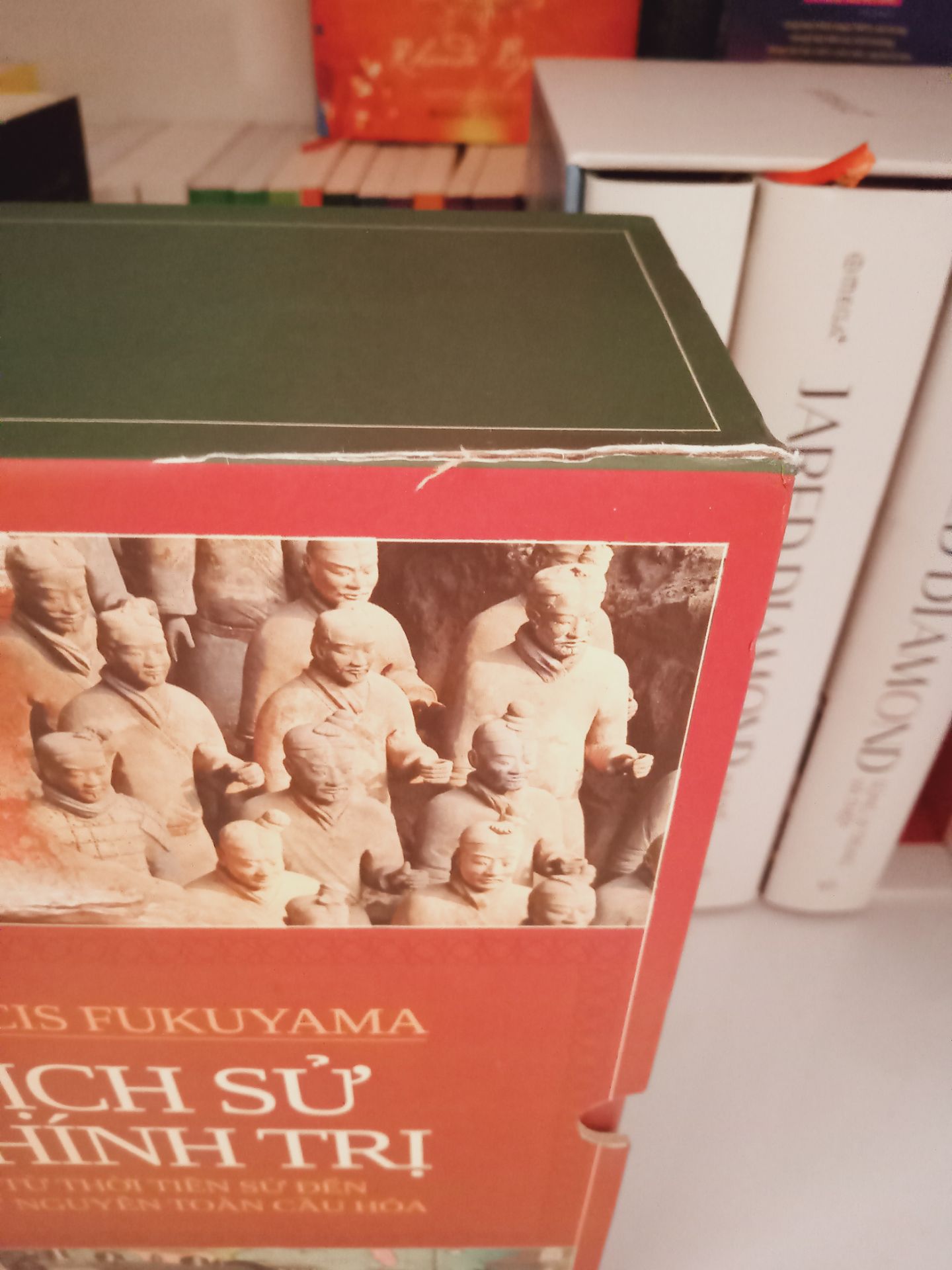 Do dịch nên giao hàng chậm hơn dự định rất nhiều nhưng vẫn hài lòng với bạn tư vấn nói về vđ tại sao lại trễ.
Có 1 vấn đề lớn là đợt này giao sách hộp đựng bị quá nhiều vđ nhưng vì xài tiki khá lâu nên mình vẫn sẽ tin tưởng dùng