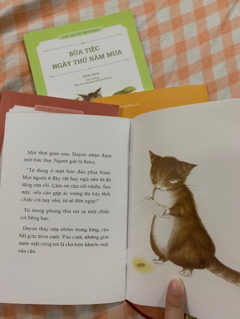 Sop giao ko thiếu 1 cuốn nào, bọc kĩ sách ko có hỏng đâu nên yên tâm, sách nhỏ nhỏ xinh xinh lắm nha