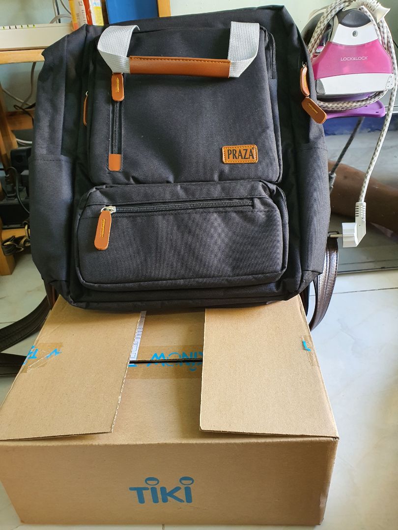 Tiki giao hàng nhanh, gói hàng đẹp chắc chắn. Hàng đúng mẫu, đẹp, vừa tầm giá. Bật mí: Hình cuối, có bàn ủi Lock&Lock và cả đế bàn ủi cũng mua trên Tiki đó. Tất cả đều làm tôi hà lòng