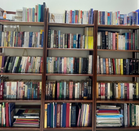 Kệ chắc chắn, đẹp. Nhân viên giao hàng nhiệt tình hô trợ lắp đặt. Giao hàng nhanh 😍