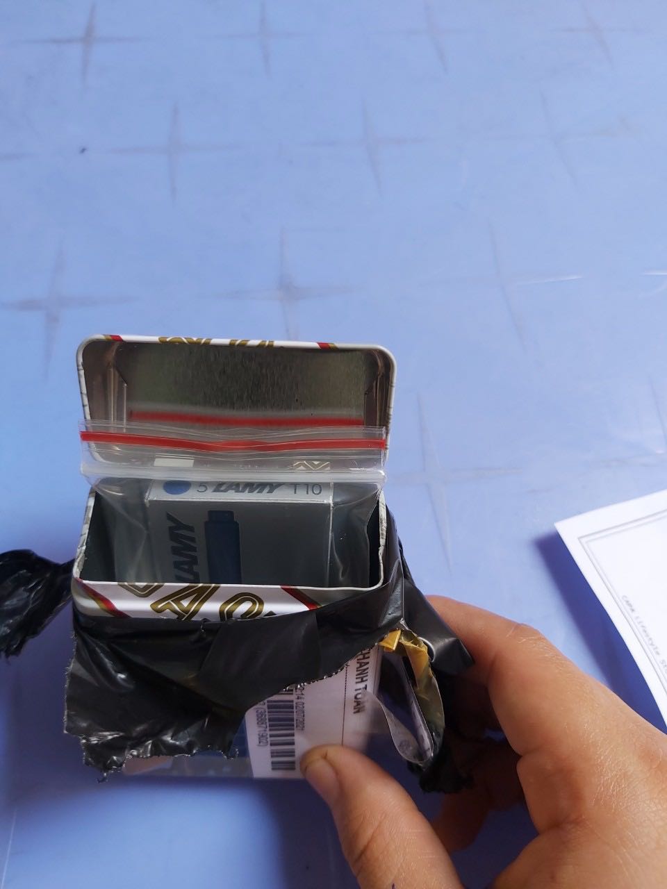 Mình đặt 2 hộp tính tiền 2 hộp nhưng khi nhận hàng chỉ có 1 hộp. Làm ăn gì kỳ vậy shop