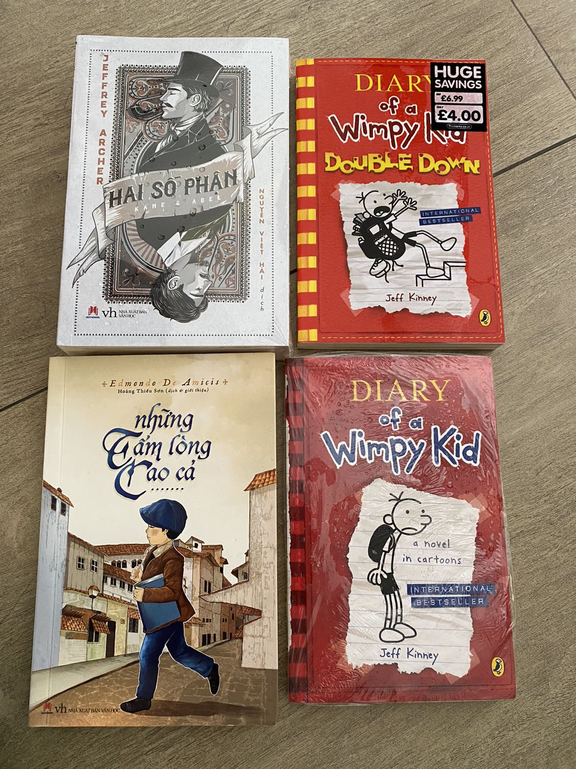 Mình mua sách về cho bé 10t nhà mình , mà nó cứ bảo mẹ đọc chung thì mới chịu đọc, mình thì khá bận rộn . Mình chỉ xem lướt qua thấy rất phù hợp cho trẻ nhỏ đọc để học tập cách sử dụng tiếng anh của người bản ngữ.