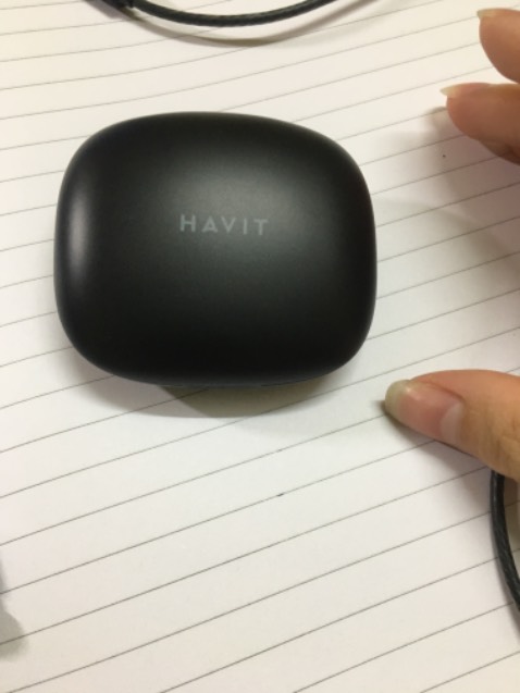 Hình thức đẹp, kết nối dễ dàng
Lúc đầu mình tưởng âm thanh nhỏ nhưng sau khi nghịch 1 lúc thì mình đã điều chỉnh được. Hehe. Ổn nha, dòng này pin đc khá lâu, nên mình thích