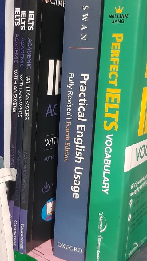 Sách tốt lắm nha mấy ba, thầy em dạy bên Cambridge giới thiệu quyển này cho em á nên hẳn là tốt lắm, này để củng cố ngữ pháp thoiii
