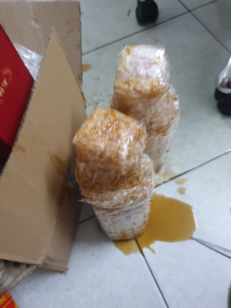 mua 2 chai, vỡ 1 chai.
còn dùng được 1 chai, hic hic