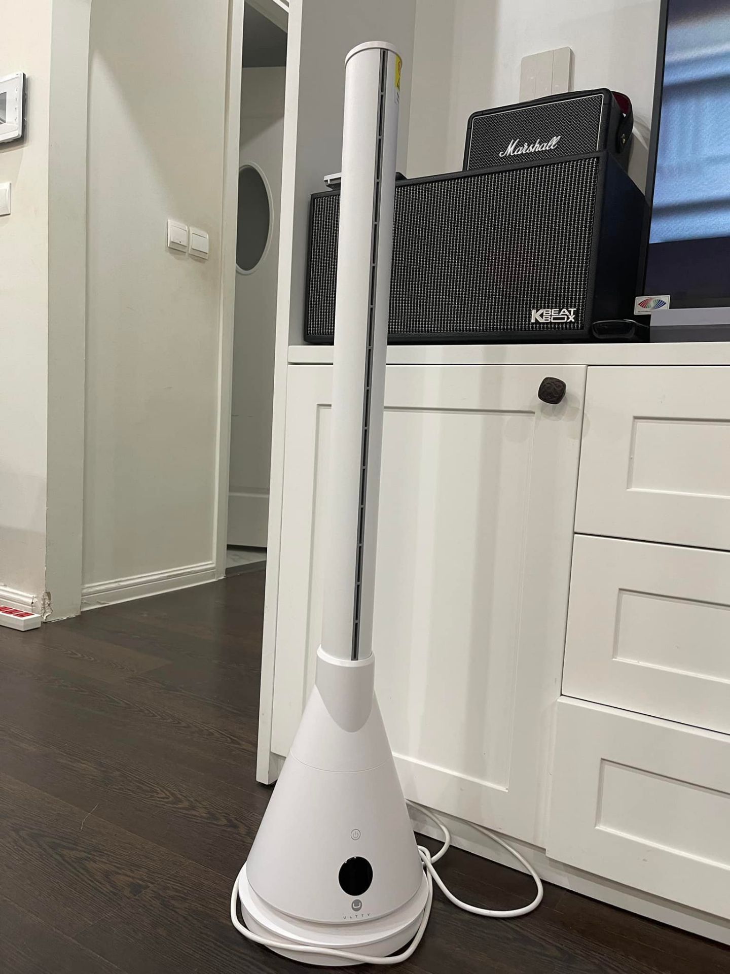 Nhà e xài điều hoà 2 chiều nhưng nói thật khô da ghê gớm, sau hồi lên ngóc ngách Hội nhóm tậu e này về. Lúc đầu e cũng không hy vọng nhiều nhưng bây giờ vượt sức mong đợi
công nghệ sưởi gốm Ceramic, sưởi dùng cả đêm mà không bị đốt oxy, không làm mất nước nên không bị khô da, khô niêm mạc mũi họng
Ngoài ra chạy êm ru không ồn ào, nhẹ hơn cả điều hoà 2 chiều Nhà e xài điều hoà 2 chiều nhưng nói thật khô da ghê gớm, sau hồi lên ngóc ngách Hội nhóm tậu e này về. Lúc đầu e cũng không hy vọng nhiều nhưng bây giờ vượt sức mong đợi
công nghệ sưởi gốm Ceramic, sưởi dùng cả đêm mà không bị đốt oxy, không làm mất nước nên không bị khô da, khô niêm mạc mũi họng
Ngoài ra chạy êm ru không ồn ào, nhẹ hơn cả điều hoà 2 chiều