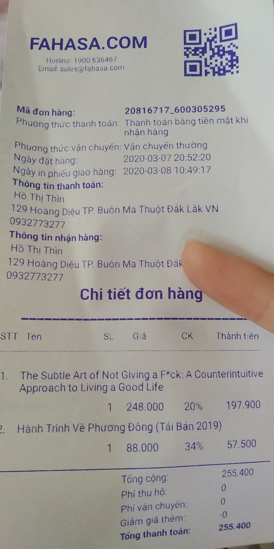 mình đặt hàng 9h tối ngày 7/3, dự kiến giao ngày 13/3 (gần 1 tuần sau) nhưng sáng sớm ngày 10/3 đã nhận rồi. Mình mua sale giá hơn 400 chỉ còn 200k, nhưng là của Fahasa giao, giờ mình thấy Tiki nâng giá lên 250k rồi còn Fahasa vẫn 200k. Sách bìa mềm, mới, đẹp, không cong quẹo gì cả. Chưa đọc nhưng nhìn đã thấy cực kì hài lòng.