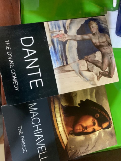 Sách đẹp giao nhanh 
Nhưng cuốn Dante xước nhẹ.