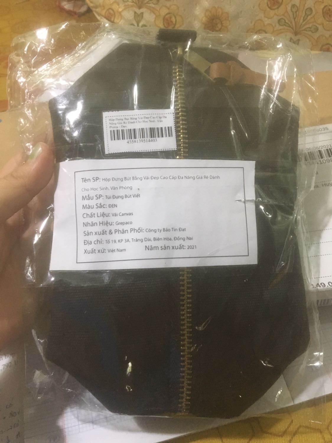 Đóng gói rất kĩ càng... Sản phẩm vải dày dặn đường may chắc chắn... Shop phục vụ rất dễ thương... Mua 2 lần rồi vẫn ưng như lần đầu... Sẽ ủng hộ shop tiếp??