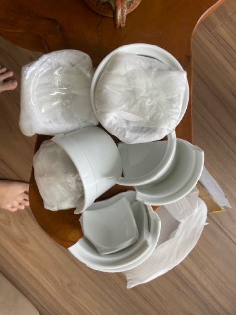 Mình mua 3 hũ, sản phẩm tốt.  Nhưng khi xếp vào cái hộp bị ngắn, không kê lót 2 đầu được, kết quả mở ra 3 hũ vỡ mất 2, báo cho shop, shop đã hứa sẽ giao sản phẩm bù lại. Tạm xếp 4 sao.