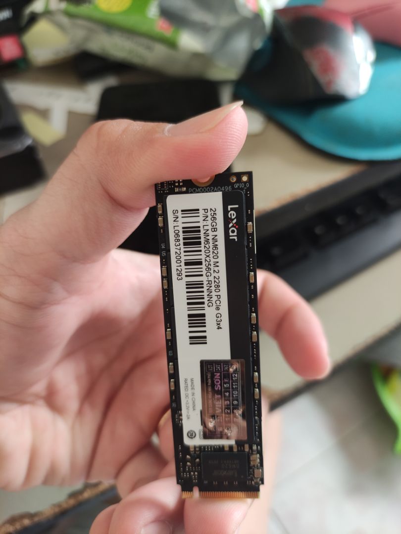 mua dc giá tốt 745k. tốc độ đọc/ghi 2400/1100 rất ok. load win mượt hơn hẳn ssd sata 3. tặng kèm ốc rất chu đáo dù main có kèm rồi.